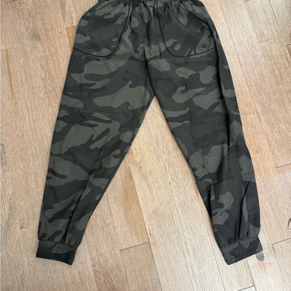 Women's Camouflage Jogger Pants